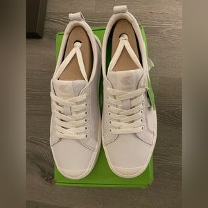 Cariuma triple white premium leather sneaker, size 10, never worn.